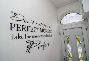 RIVERPOOL - LUXRY SUITS FOR FOOTBALL FANS NEAR AnFIELD STADIUM has Balcony rooms