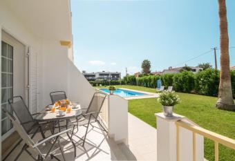 Vila Guerreiro has Balcony rooms