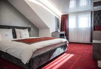 Hotel Royal allows 18 year olds to book a room