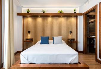 Hotel Antantie allows 18 year olds to book a room