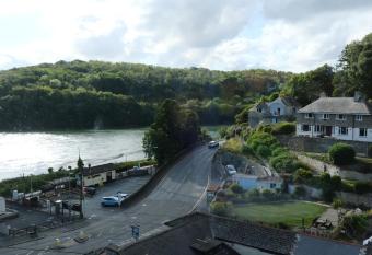 Admirals Apartment sleeps 4 adults 2 children EV Point has Balcony rooms