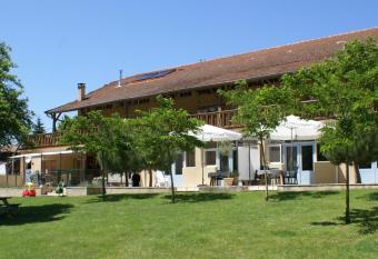 Pyr  n  es Passions - G  tes de Charmes & Caract  re allows 18 year olds to book a room