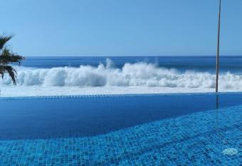 Villa Sunset Avenue by the sea with infinity heated swimpool has Balcony rooms