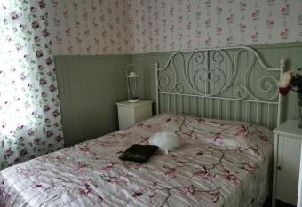 Villa Minnet allows 18 year olds to book a room