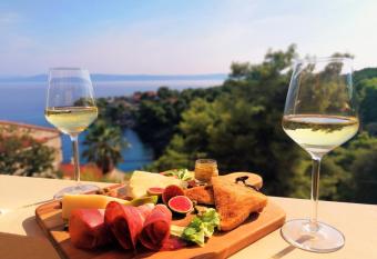 Sea View Apartments has Balcony rooms