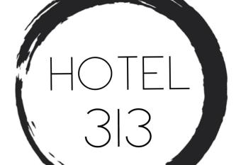 Heritage 313 Auckland has rooms with a private hot tub