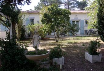 mas des pins has Balcony rooms