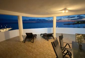 Villa Magia sul Mare has Balcony rooms