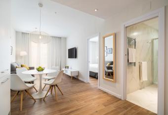 Tandem Puerto Chico allows 18 year olds to book a room