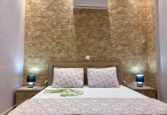 6- Stylish mini-suite for 2 in central Rhodes! has Balcony rooms