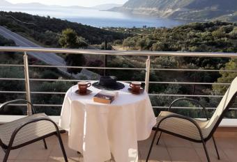 EVGENIAS LUXURY PANORAMIC VILLAS has Balcony rooms