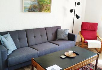 Sch  ne Zeit allows 18 year olds to book a room