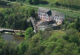 Prisma Hotel Burg Bollendorf allows 18 year olds to book a room