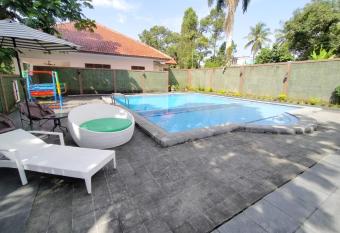 Grand Mutiara Hotel Puncak has Balcony rooms