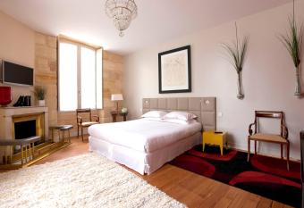 Une Chambre Chez Dupont has Balcony rooms