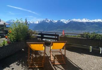 Studios Bellevue 1 et 2, ski lift 150m has Balcony rooms