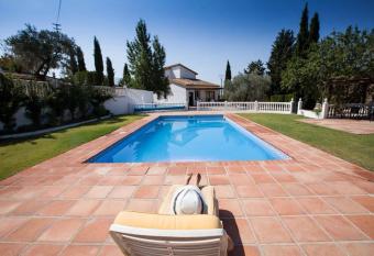 Finca Los Abetos allows 18 year olds to book a room