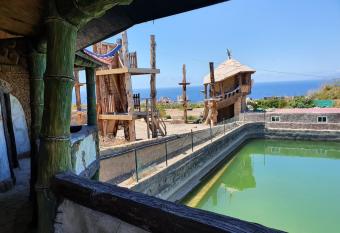 La Casa Nova Hostel allows 18 year olds to book a room