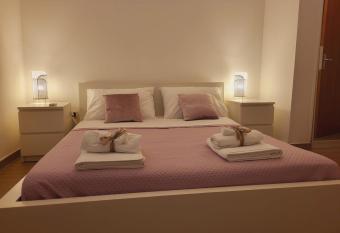 La Perla Di Noto allows 18 year olds to book a room