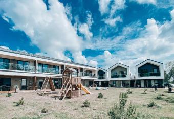 J  ros 40 has Balcony rooms