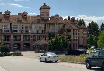 Fairway Woods has Balcony rooms