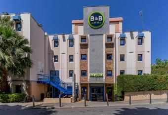 B&B HOTEL Marseille Parc Chanot allows 18 year olds to book a room