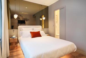 Le Katorze H  tel allows 18 year olds to book a room