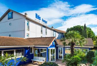 Ibis Budget B  ziers Est La Giniesse allows 18 year olds to book a room