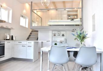 Full of light central apartment overlooking Jungfrau mountain allows 18 year olds to book a room