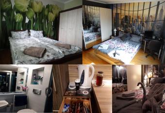 2 Bedrooms with private Bath near the Airport allows 18 year olds to book a room
