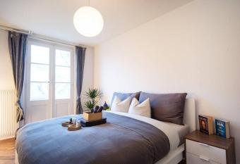 -TheUrbanist- allows 18 year olds to book a room