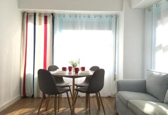 Mar y Arena - 5 minutos a la playa y al centro has Balcony rooms