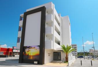 Sunset Resort Mihama -SEVEN Hotels and Resorts- allows 18 year olds to book a room