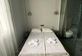 Suntan Studios has Balcony rooms