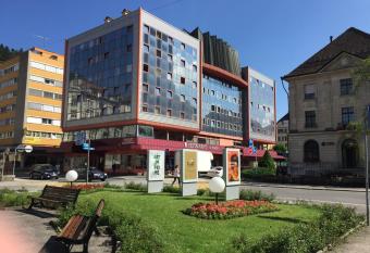 H  tel des Trois Rois allows 18 year olds to book a room