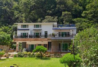 Daeunsan Mountain Valley Pension has Balcony rooms
