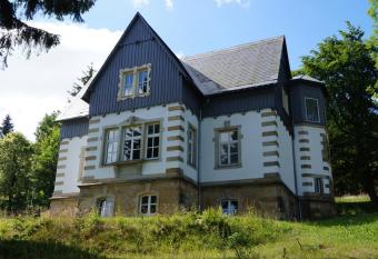 Villa Unger allows 18 year olds to book a room