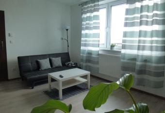 Apartm  ny Stdaniela allows 18 year olds to book a room