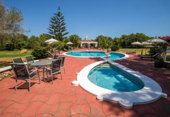 Villa Es Pinar has Balcony rooms