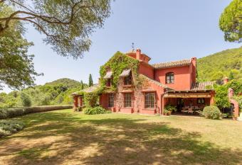 La Casa Roja has Balcony rooms