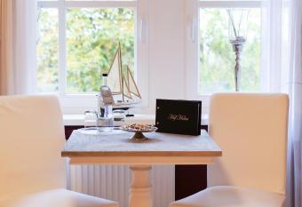 Hotel Hof Holm allows 18 year olds to book a room