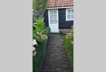 Omas kleine huisje allows 18 year olds to book a room