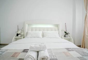 Giorgia and Ary allows 18 year olds to book a room