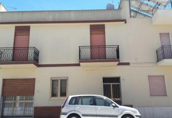 Casa vacanze Nino e Teresa has Balcony rooms