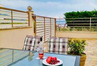 Tini   s Apartment has Balcony rooms