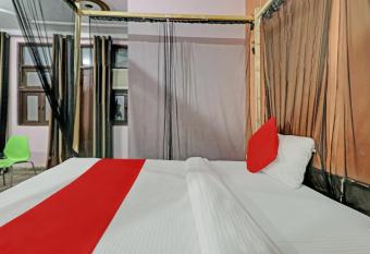 OYO 73491 Rj Villa allows 18 year olds to book a room