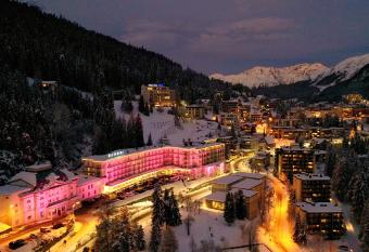 Steigenberger Icon Grandhotel Belv  d  re allows 18 year olds to book a room