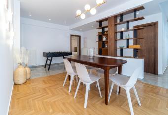 iKu Urban Apartment has Balcony rooms