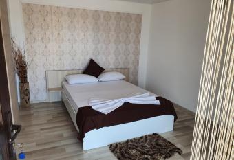 YANNIS GUEST HOUSE has Balcony rooms