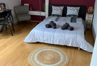 Moderne Home original design allows 18 year olds to book a room